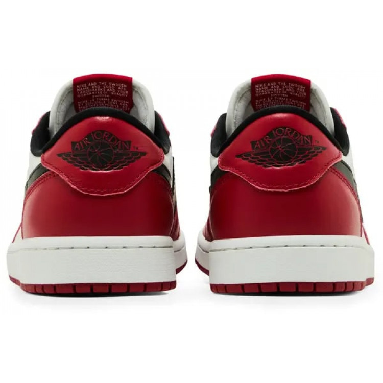 Air Jordan 1 Retro Low OG Chicago (2025)